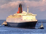 QE2 entering the River Tyne in 2007